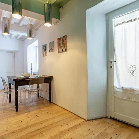 Apartment Romantic Charm In